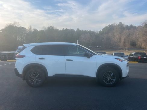 Used 2023 Nissan Rogue S image 4