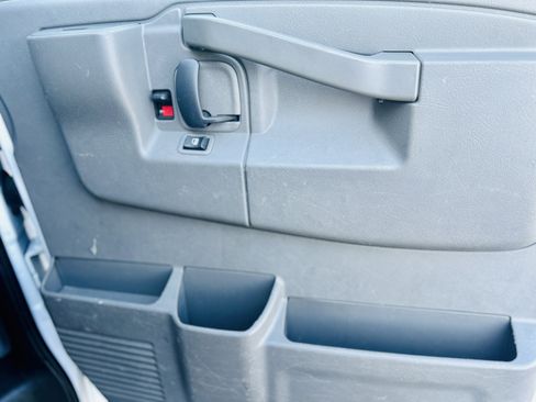 Used 2019 Chevrolet Express 3500 w/ Driver Convenience Package image 18