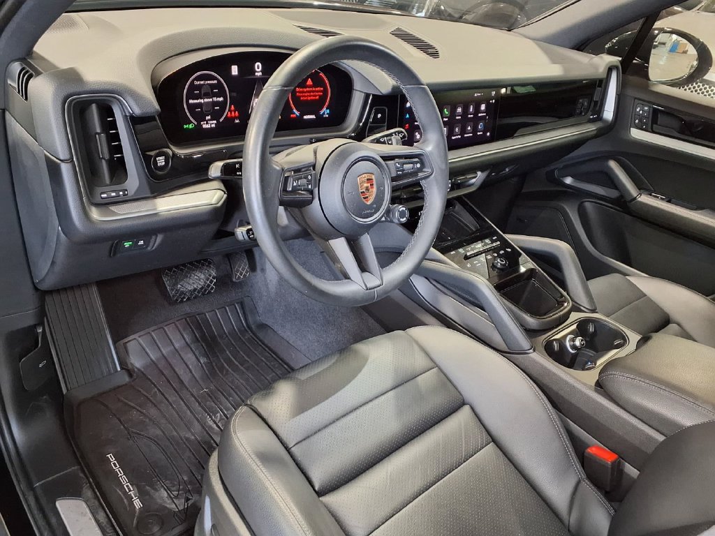 Used 2024 Porsche Cayenne AWD/4WD image 3
