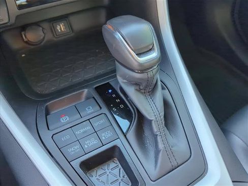 Used 2023 Toyota RAV4 XLE Premium image 19