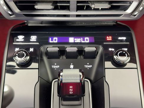 Certified 2022 Porsche 911 Carrera image 17