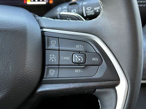 Used 2023 Jeep Grand Cherokee L Limited w/ Luxury Tech Group II image 24