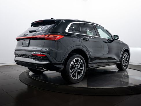 Certified 2025 Audi Q5 Premium w/ Convenience Package image 4