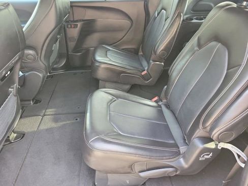 Used 2025 Chrysler Pacifica Select FWD image 15