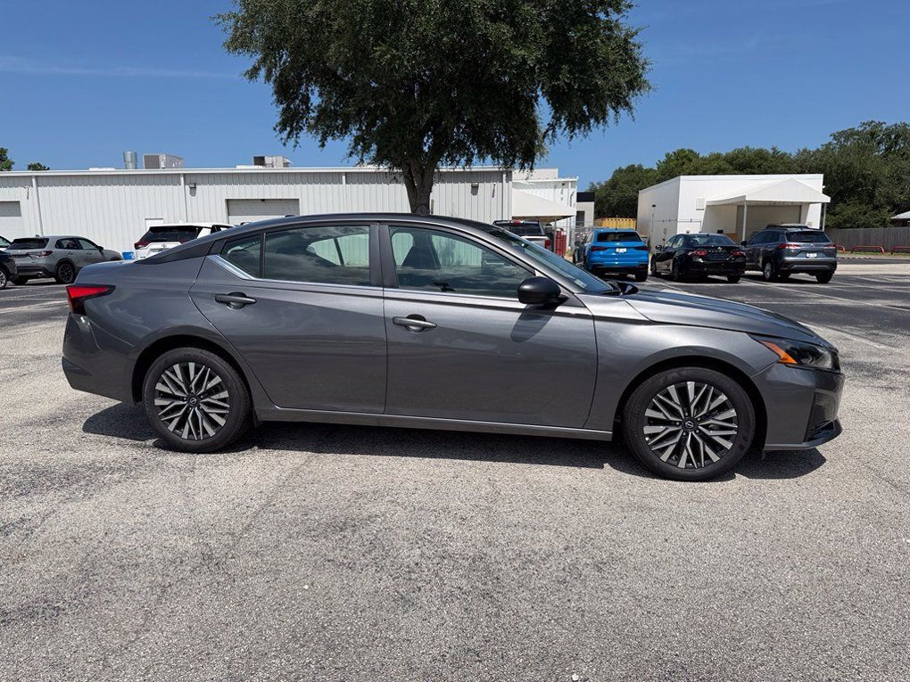 Used 2026 Nissan Altima 2.5 SV FWD image 10