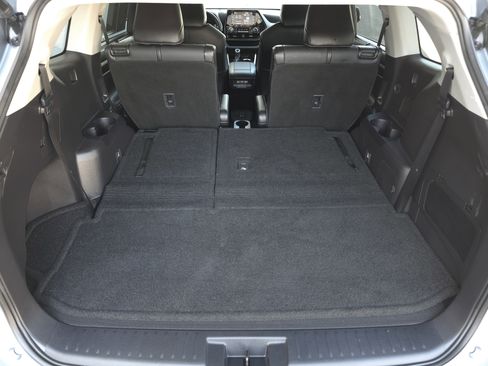 Used 2021 Toyota Highlander XLE image 36