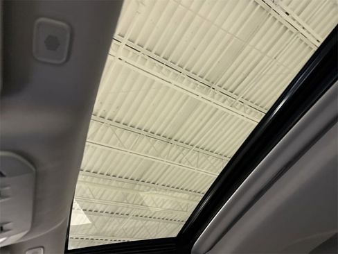 Used 2024 Toyota Highlander XLE image 18