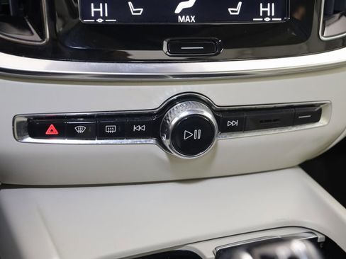 Used 2020 Volvo S60 T6 Momentum w/ Protection Package image 28