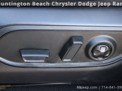 Used 2023 Jeep Grand Cherokee Altitude image 43