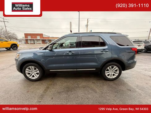 Used 2018 Ford Explorer XLT w/ Equipment Group 202A image 6