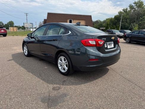 Used 2018 Chevrolet Cruze LT w/ Convenience Package FWD image 7