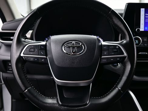 Used 2023 Toyota Highlander LE AWD/4WD image 23