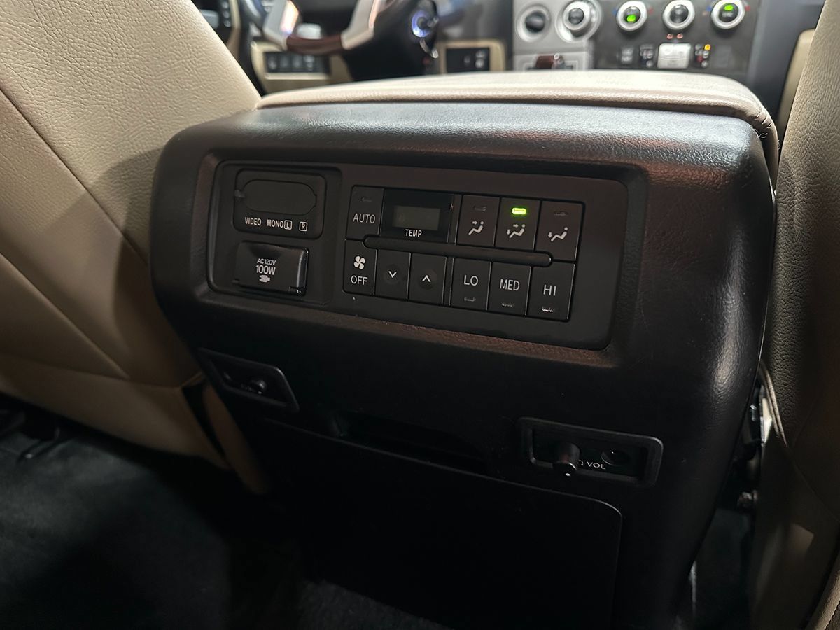 Used 2016 Toyota Sequoia Platinum AWD/4WD image 18