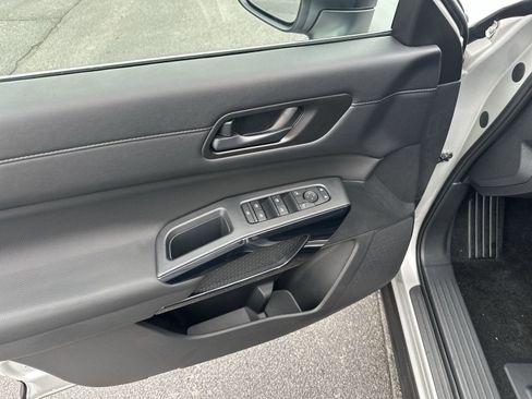 New 2025 Nissan Pathfinder SV image 25