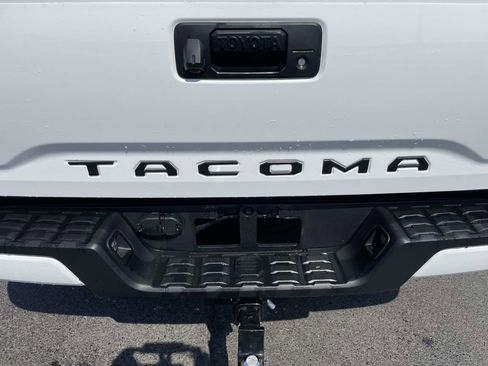 Used 2023 Toyota Tacoma SR5 w/ Technology Package image 31