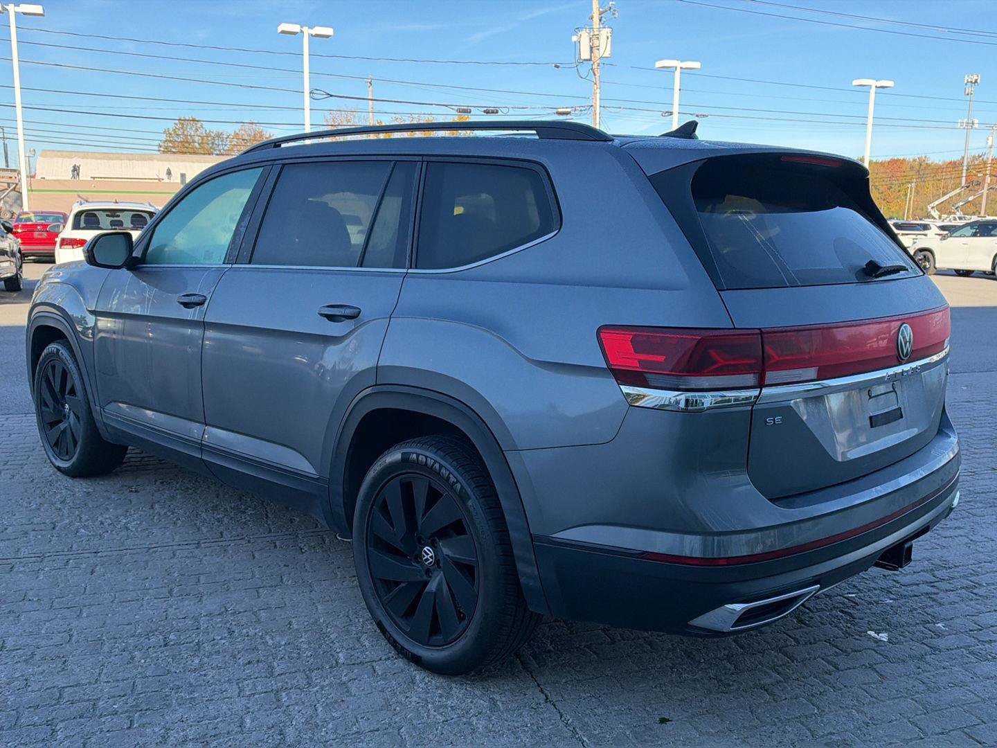 Used 2024 Volkswagen Atlas SE AWD/4WD image 4