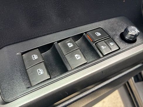 Used 2019 Toyota Tacoma TRD Sport image 16