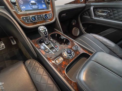 Used 2017 Bentley Bentayga AWD/4WD image 46
