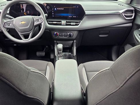 Used 2024 Chevrolet TrailBlazer LS w/ LS Convenience Package FWD image 8