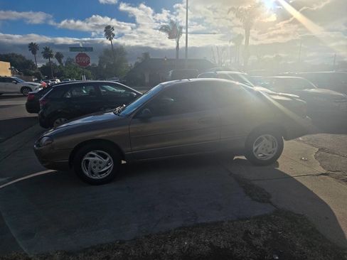 Used 1998 Ford Escort FWD image 4