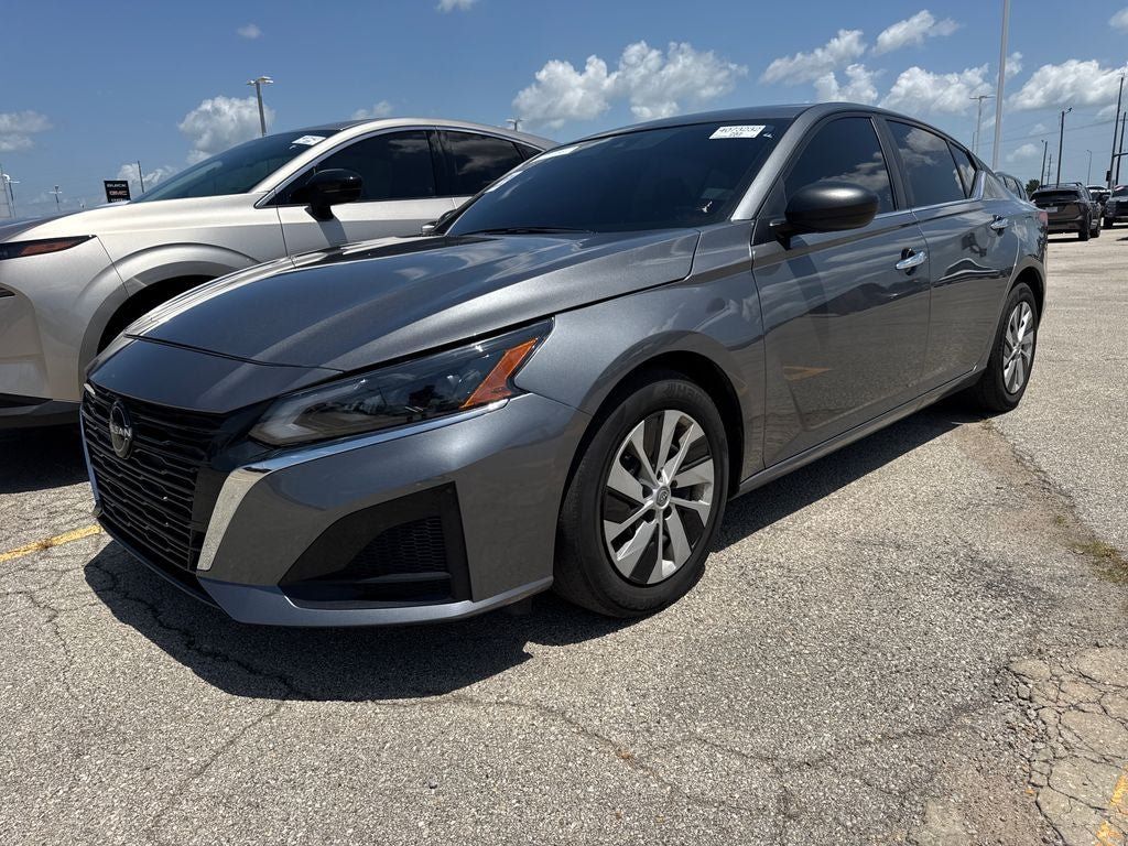 Used 2025 Nissan Altima 2.5 S FWD image 1