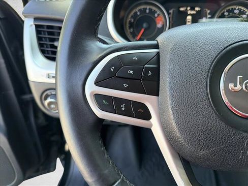 Used 2018 Jeep Cherokee Latitude Plus w/ Comfort/Convenience Group AWD/4WD image 11