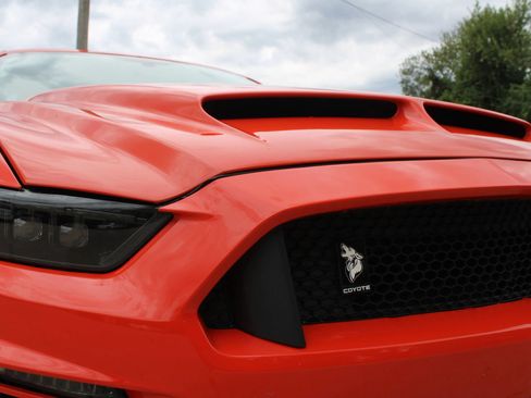 Used 2015 Ford Mustang GT RWD image 3
