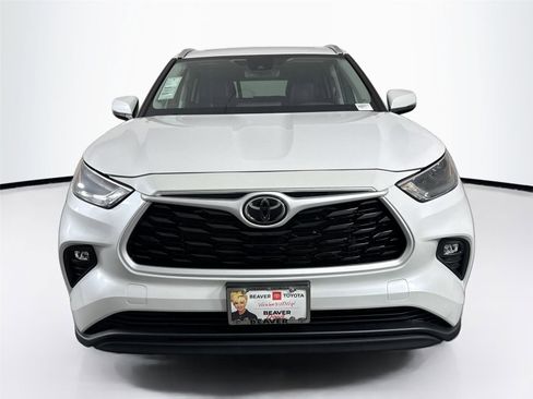 Certified 2025 Toyota Highlander XLE AWD/4WD image 9