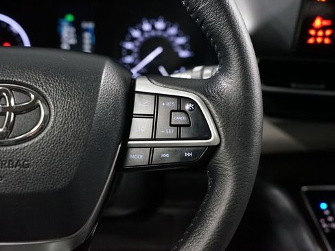 Certified 2021 Toyota Sienna XLE image 13