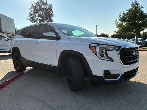 Used 2024 GMC Terrain SLE FWD image 4