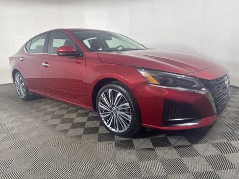Used 2024 Nissan Altima 2.5 SL AWD/4WD image 1