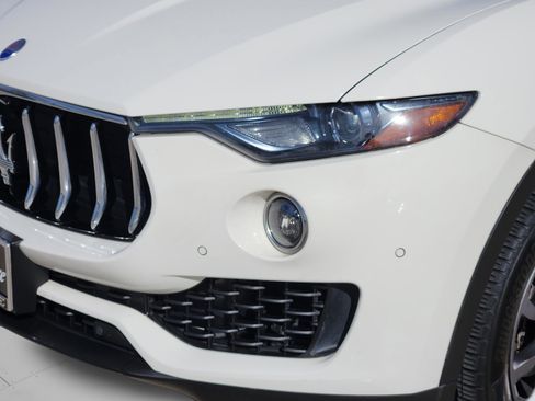 Used 2018 Maserati Levante image 6