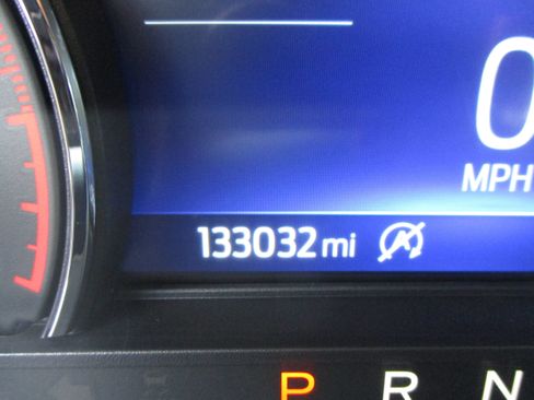 Used 2020 Ford Explorer XLT w/ Equipment Group 202A AWD/4WD image 17