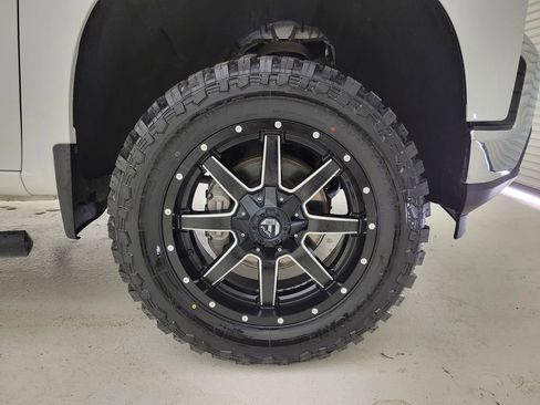 Used 2020 Chevrolet Silverado 1500 LT w/ Convenience Package image 21