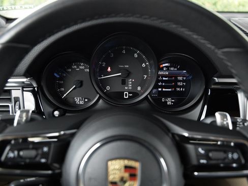 Certified 2023 Porsche Macan AWD/4WD image 14
