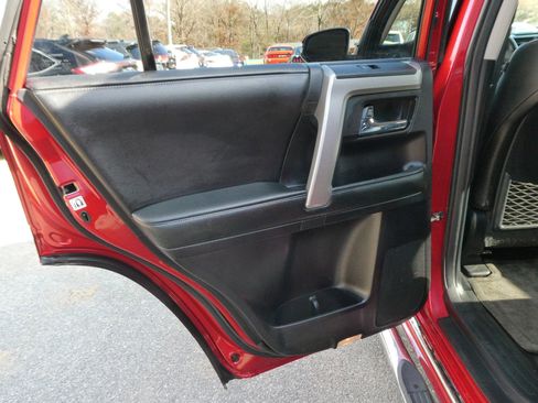 Used 2014 Toyota 4Runner Limited image 31