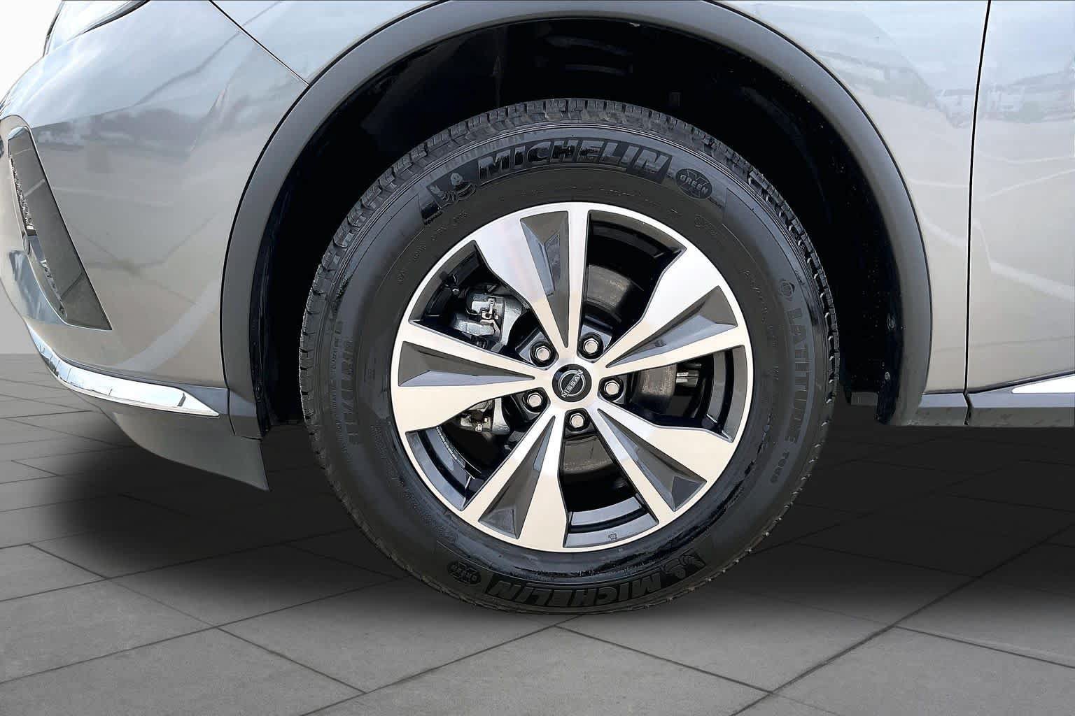 Used 2023 Nissan Murano SV FWD image 11