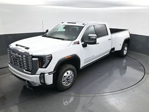 New 2026 GMC Sierra 3500 Denali w/ Denali Reserve Package image 13