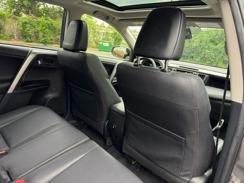 Used 2018 Toyota RAV4 Limited FWD image 21