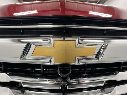 New 2026 Chevrolet Suburban Premier image 32