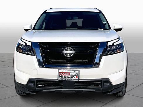Certified 2024 Nissan Pathfinder SV image 3
