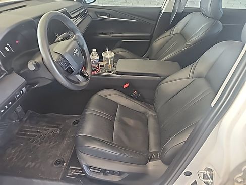 Used 2025 Toyota Camry SE image 11