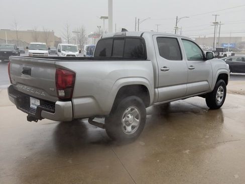 Used 2022 Toyota Tacoma SR image 3