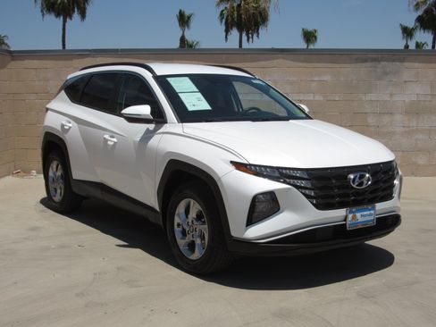 Used 2022 Hyundai Tucson SEL AWD/4WD image 2