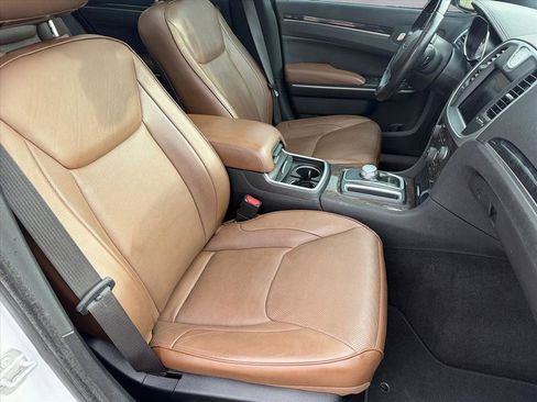 Used 2020 Chrysler 300 Limited image 18