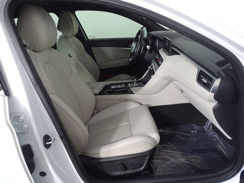 Used 2024 Genesis G70 2.5T image 16