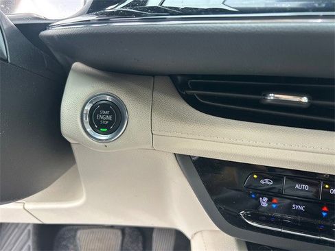 Used 2022 Buick Envision Avenir w/ Technology Package II image 23