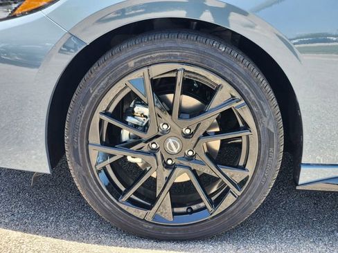 New 2025 Nissan Sentra SR w/ Midnight Edition image 7