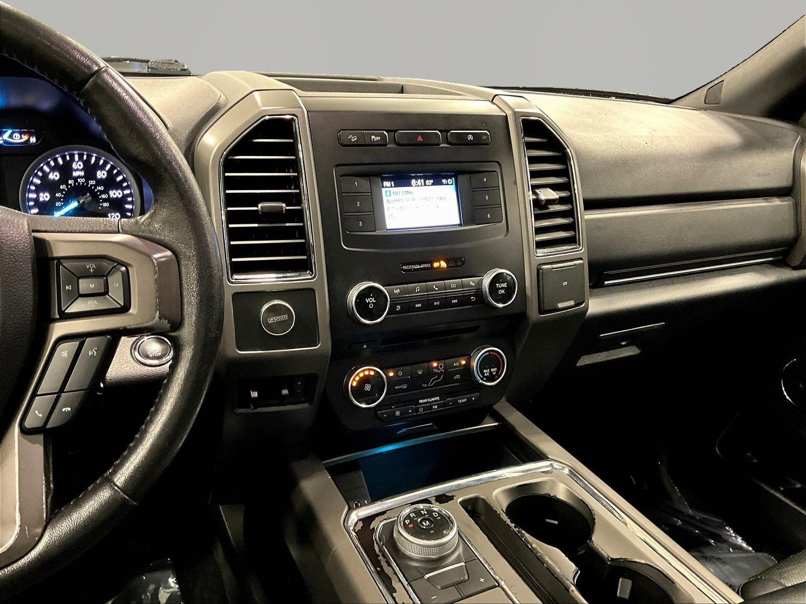 Used 2018 Ford Expedition XLT w/ Equipment Group 201A AWD/4WD image 9