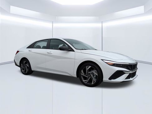 Certified 2025 Hyundai Elantra Sport image 1